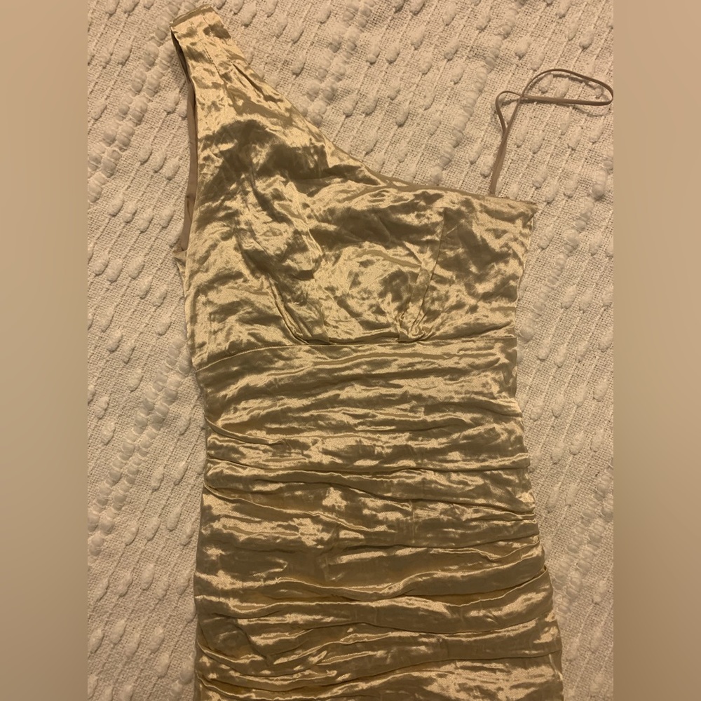 Nicole Miller Champagne crinkled metallic fabric one-shoulder cocktail dress.Sz2